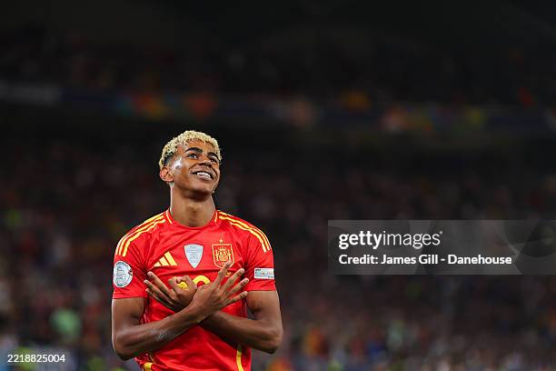 Lamine Yamal of Spain celebrates after scoring their side's fifth goal during the UEFA Nations League 2025 semifinal match between Spain and France...