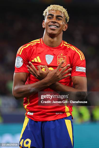 Lamine Yamal of Spain celebrates after scoring their side's fifth goal during the UEFA Nations League 2025 semifinal match between Spain and France...