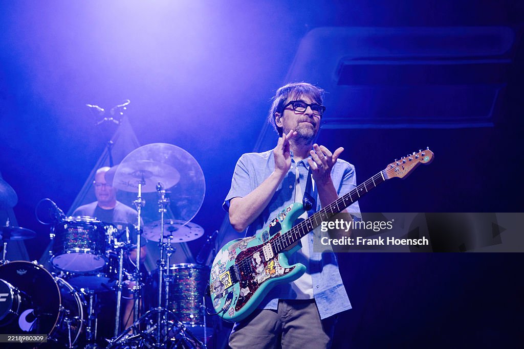 Weezer Perform In Berlin