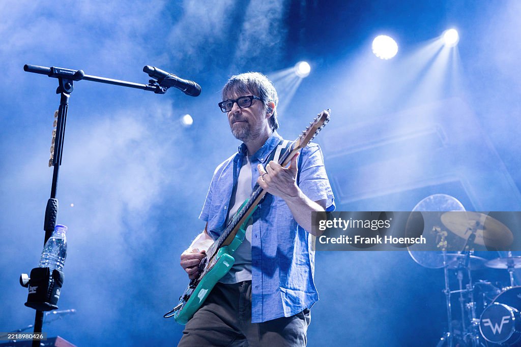 Weezer Perform In Berlin