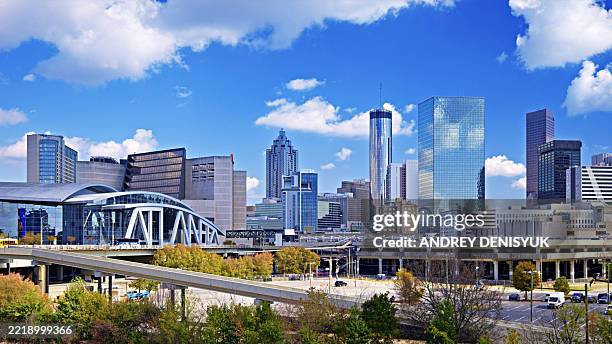 skyline of atlanta - georgia, usa - atlanta imagens e fotografias de stock
