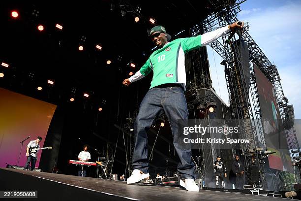 Greene Azier Rapper 118 Tiakola Photos & High Res Pictures - Getty Images