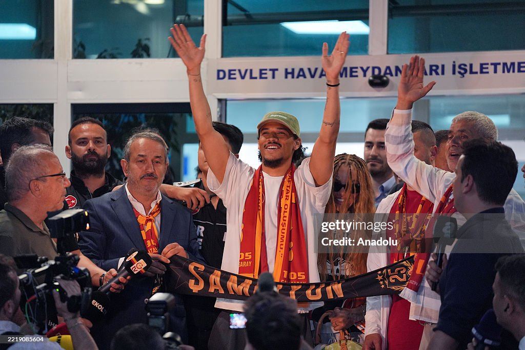 Leroy Sane arrives in Istanbul
