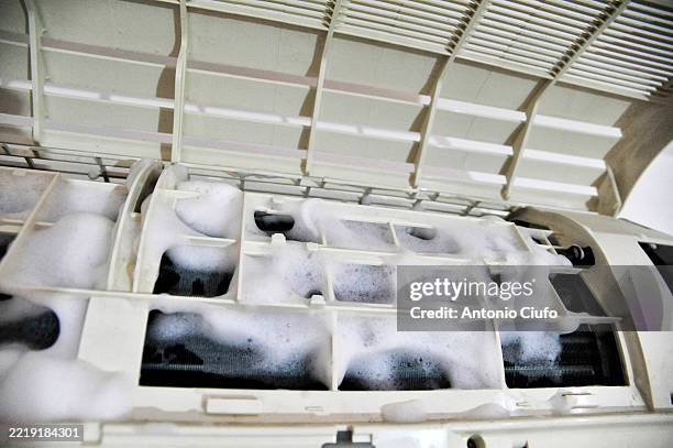 installation and cleaning phase of a home air-conditioning system - respiratory protection construction stock pictures, royalty-free photos & images