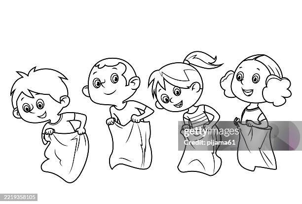 kinder beim sackhüpfen im park. - hüpfsprung stock-grafiken, -clipart, -cartoons und -symbole
