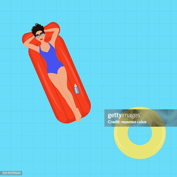 ein entspannter sommertag am pool - schwimmer von oben stock-grafiken, -clipart, -cartoons und -symbole