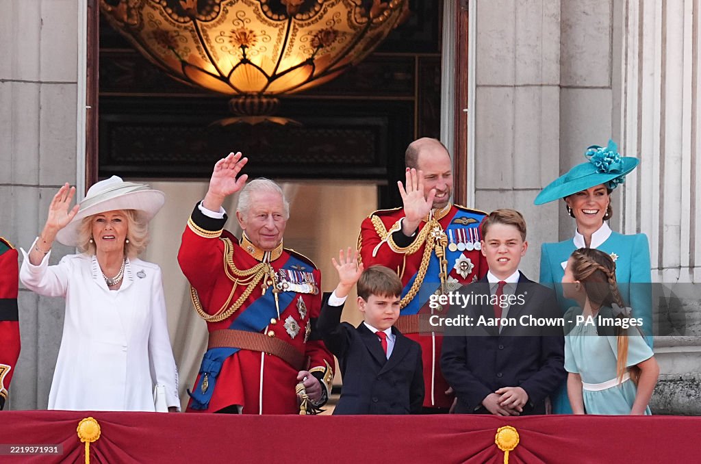 Существующая модель жизни королевской семьи неустойчива. Существующая модель жизни королевской семьи неустойчива.