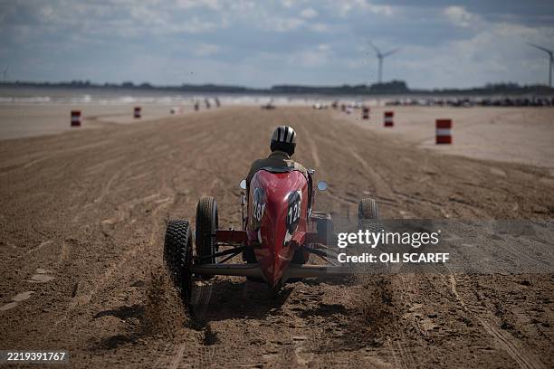 Let Beach Ralce 551,685 Miami Beach Stock Photos, High-Res Pictures, and Images - Getty ...