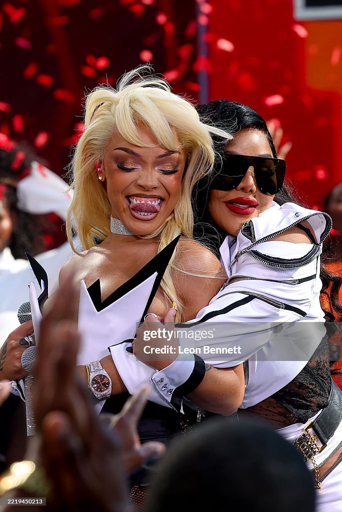 Lil Kim Red Sunglasses Honey Bxby And Lil' Kim Perform Onstage