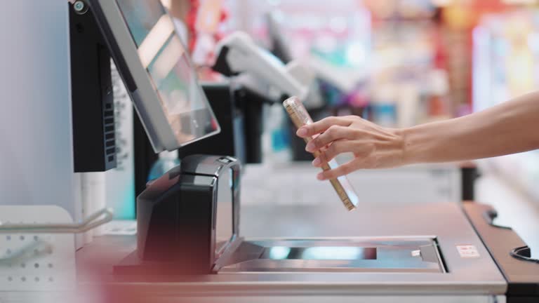https://media.gettyimages.com/id/2219452856/video/paying-with-a-smartphone-at-the-self-service-counter.jpg?b=1&s=640x640&k=20&c=EF-_P2YBLwkPYVMdN9b_Lli25mqmuWw1i0ZMSvGv4ss=