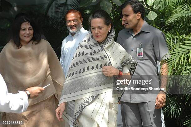 Congress President Sonia Gandhi with party leaders in New Delhi on Monday, August 08, 2005 after a function at her residence in New Delhi.