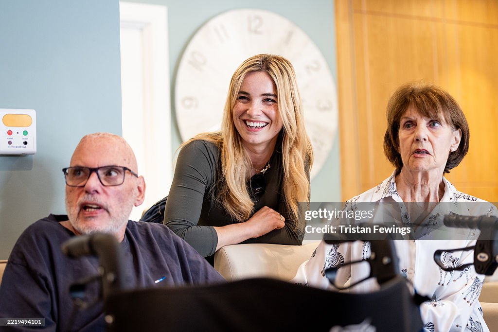 Sian Welby Visits Wandsworth Common Care Home