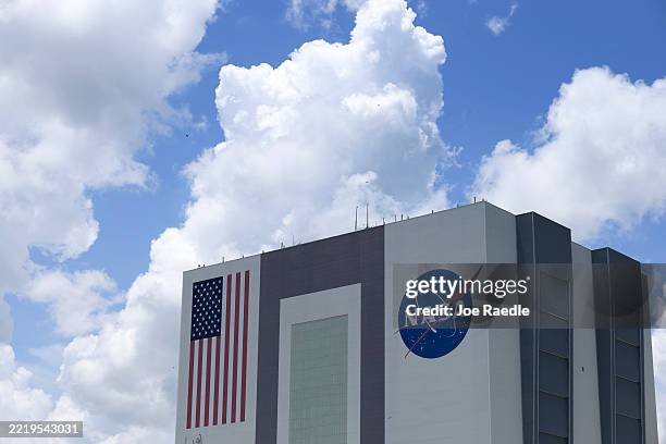 S Vehicle Assembly building is seen as the SpaceX Falcon 9 rocket and Dragon spacecraft are being prepared to launch from Complex 39A at NASA’s...