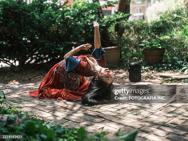 belly dancer performing in the garden - indian fashion show stock pictures, royalty-free photos & images