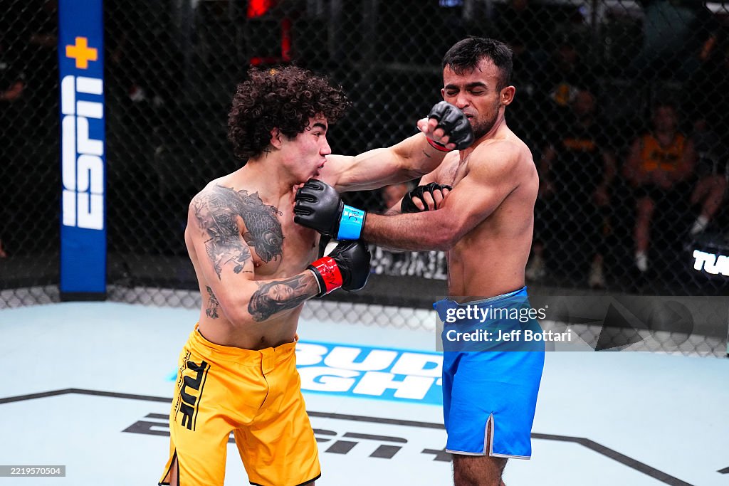 Arshiyan Rto Imanol Rodriguez punches Arshiyan Memon in their flyweight fight ...