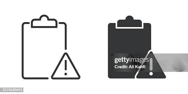 ilustraciones, imágenes clip art, dibujos animados e iconos de stock de nota de riesgo línea fina e icono sólido de glifo. trazo editable y píxel perfecto aislado sobre fondo transparente - triángulo-de-advertencia