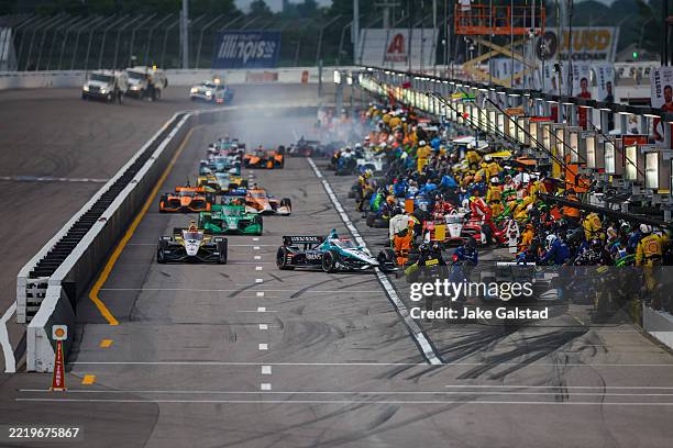 David Malukas, A.J. Foyt Enterprises Chevrolet, #28: Marcus Ericsson, Andretti Global Honda, Pit Stop during the NTT Indy Car Series Bommarito...