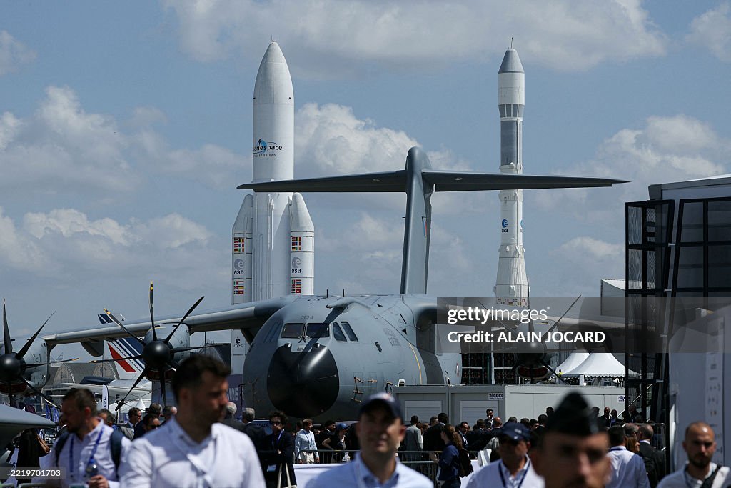 FRANCE-POLITICS-DEFENCE-TRANSPORT-AVIATION-AIRSHOW