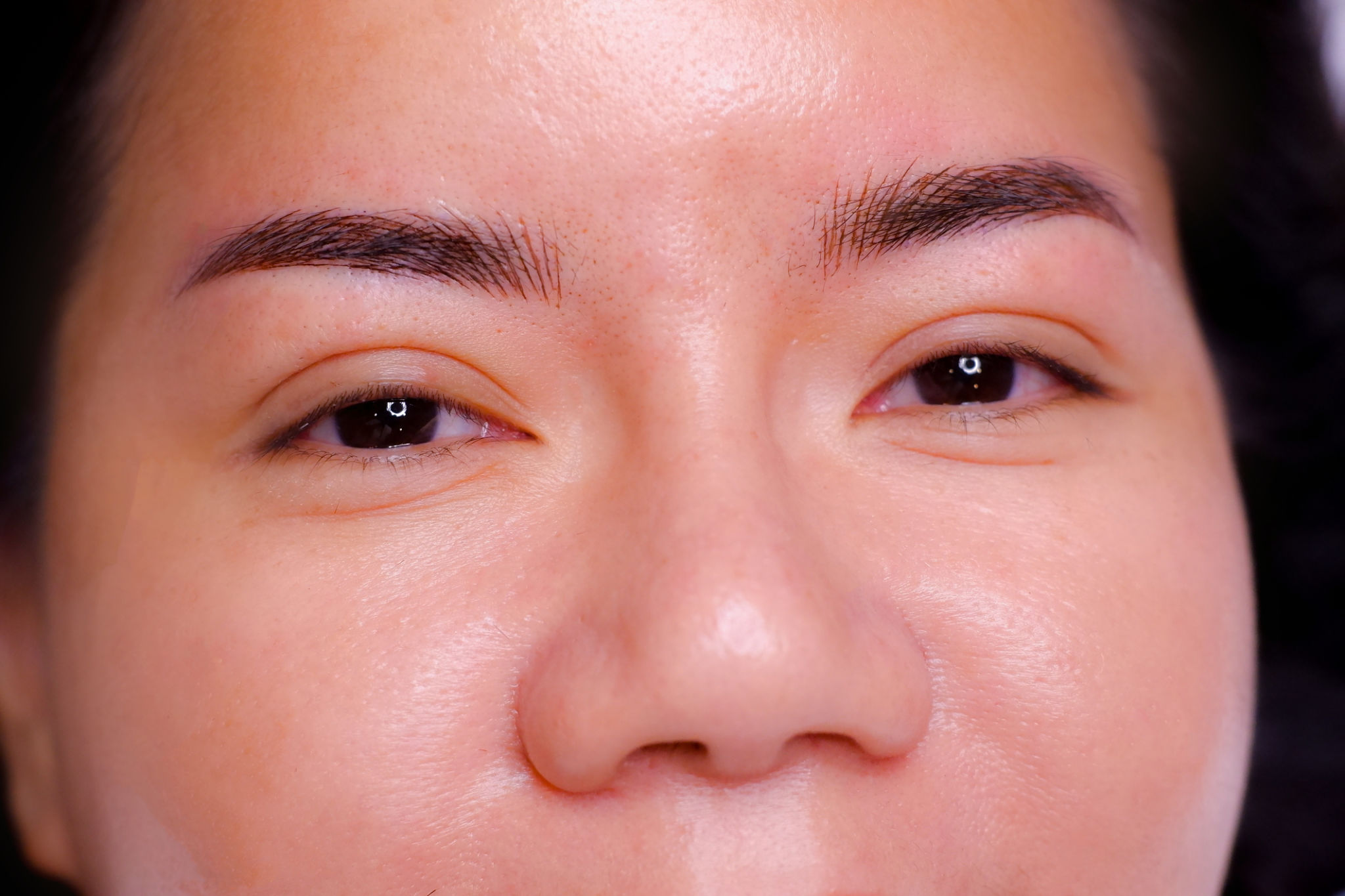 symmetrical eyebrows