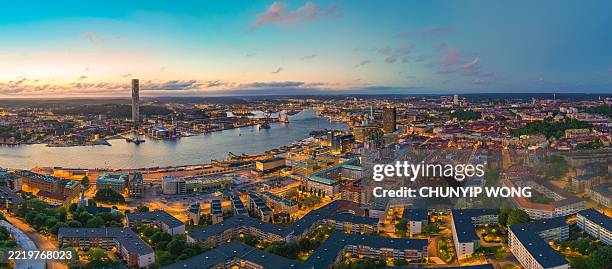 gotemburgo, suécia iluminada pela luz do pôr do sol, vista aérea - condado-de-västra-götaland - fotografias e filmes do acervo