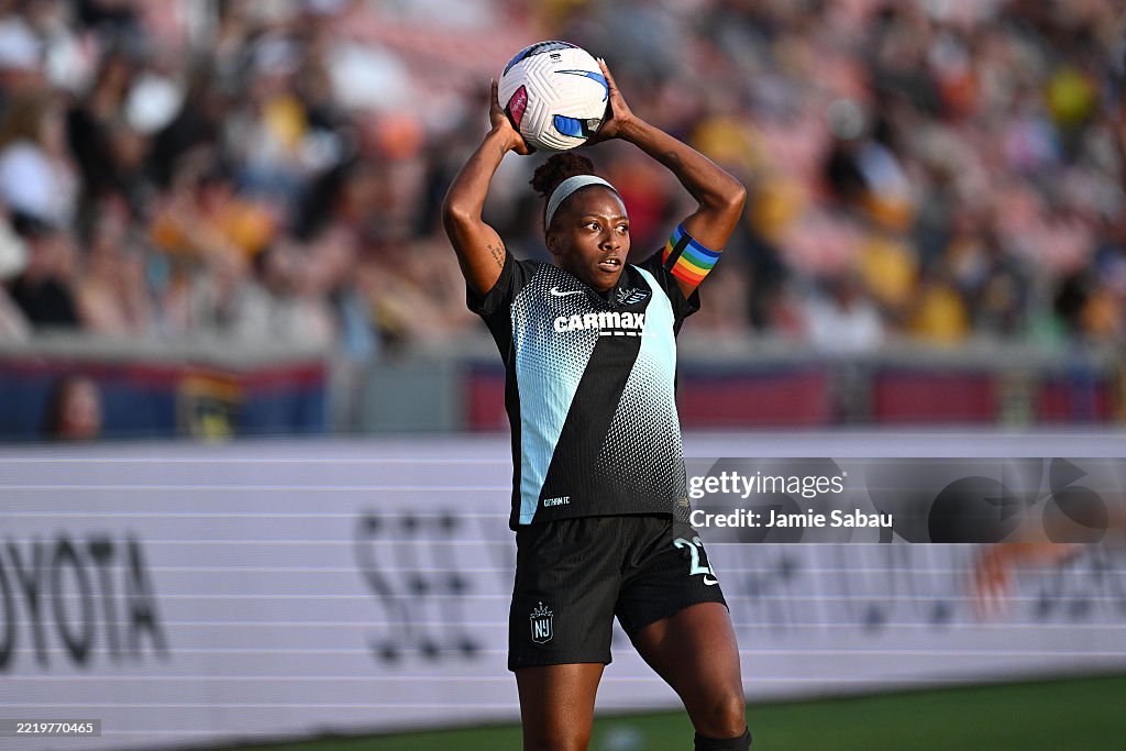 Mandy Freeman Mandy Freeman of NY/NJ Gotham FC controls the ball against the Utah ...