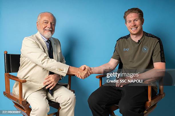 Kevin De Bruyne shakes hands with SSC Napoli President Aurelio De Laurentiis during his official presentation as a new Napoli player on June 12, 2025...