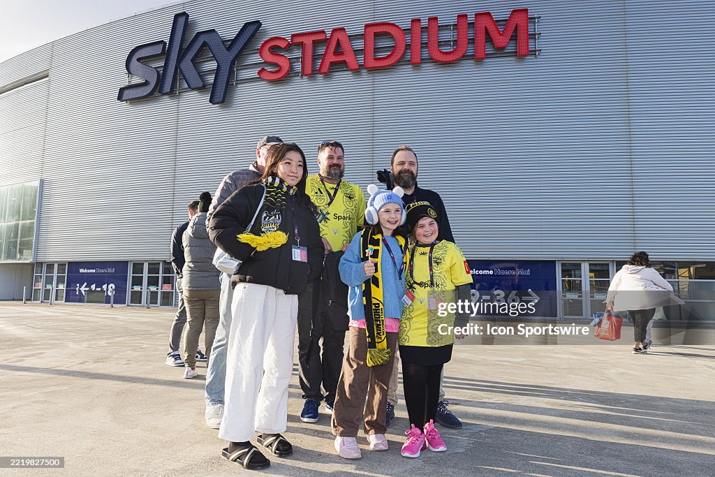 SOCCER : MAY 4 A-LEAGUE - WELLINGTON PHOENIX V PERTH GLORY