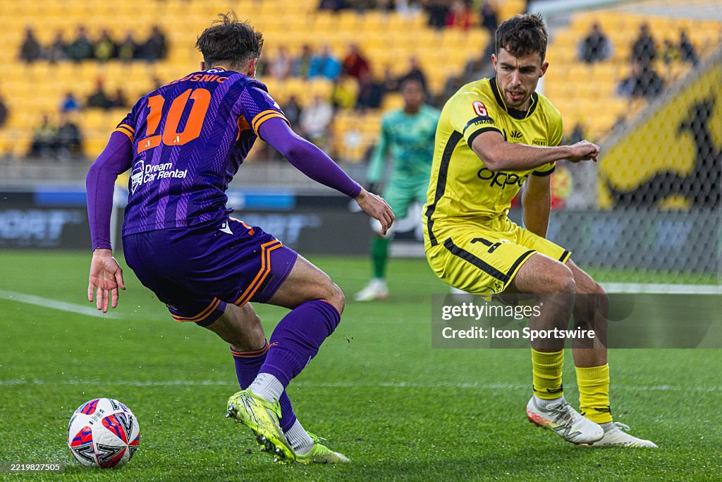 SOCCER : MAY 4 A-LEAGUE - WELLINGTON PHOENIX V PERTH GLORY