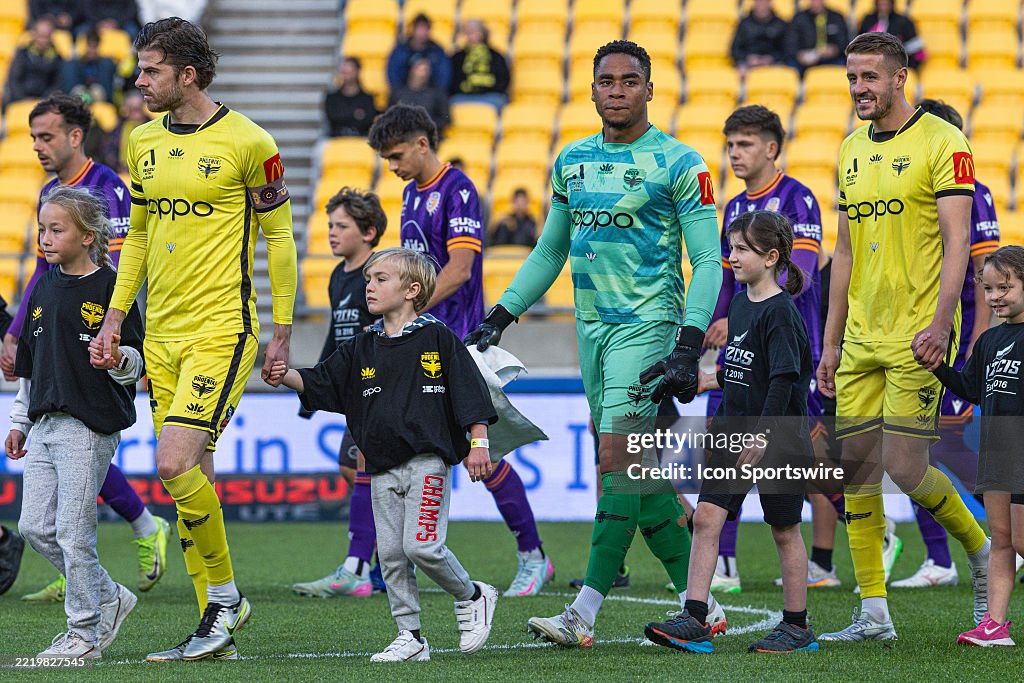 SOCCER : MAY 4 A-LEAGUE - WELLINGTON PHOENIX V PERTH GLORY