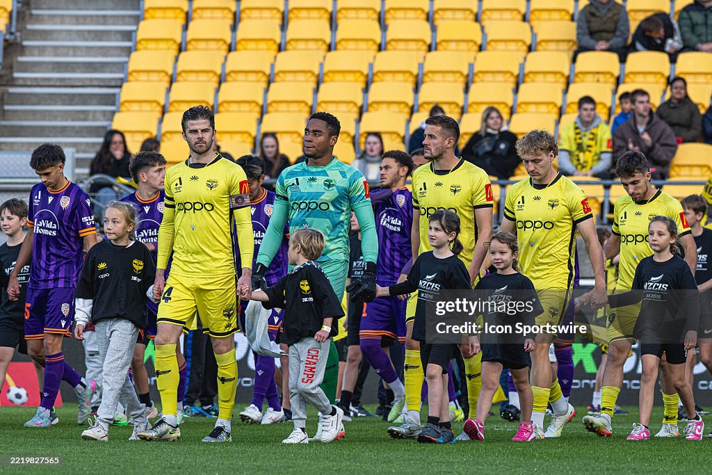 SOCCER : MAY 4 A-LEAGUE - WELLINGTON PHOENIX V PERTH GLORY