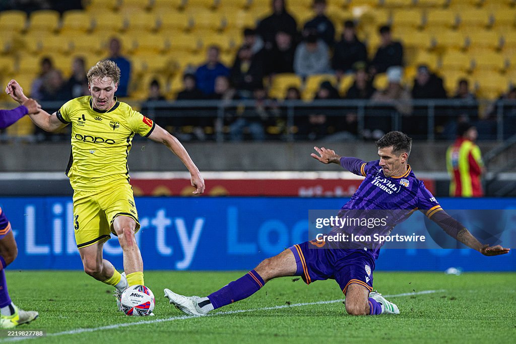 SOCCER : MAY 4 A-LEAGUE - WELLINGTON PHOENIX V PERTH GLORY