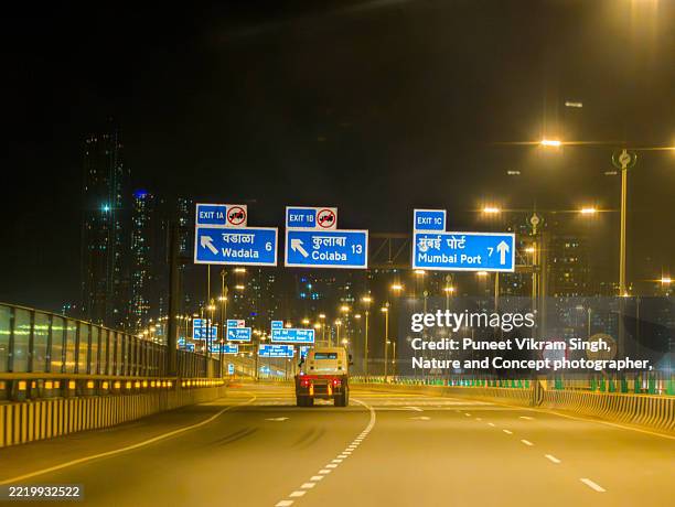 a nighttime view of the mumbai trans harbour link (atal setu), india’s longest sea bridge, illuminated with streetlights. this iconic infrastructure represents urban mobility, engineering excellence, and india’s expanding transportation network. - nightlife stock pictures, royalty-free photos & images