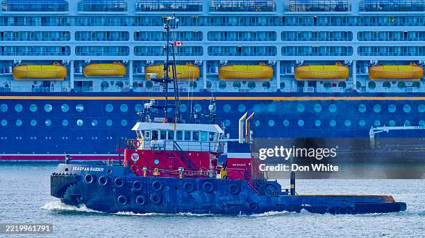 city of vancouver, british columbia - sleepboot stockfoto's en -beelden