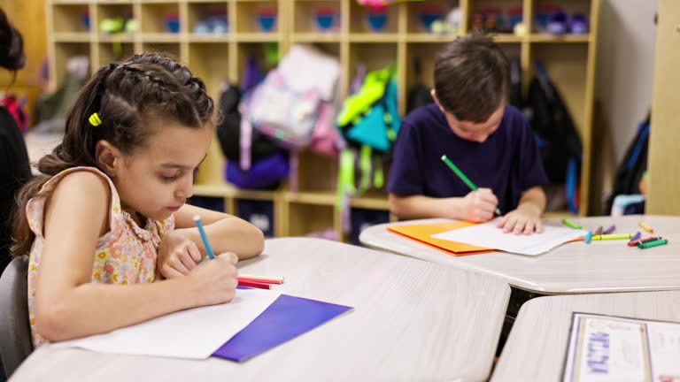 https://media.gettyimages.com/id/2220010103/video/cute-young-elementary-schoolgirl-working-at-her-desk.jpg?b=1&s=640x640&k=20&c=QGrBEu81lD_FAarJ5t3HdjKOENfVHQ15xJi5BqHcUww=
