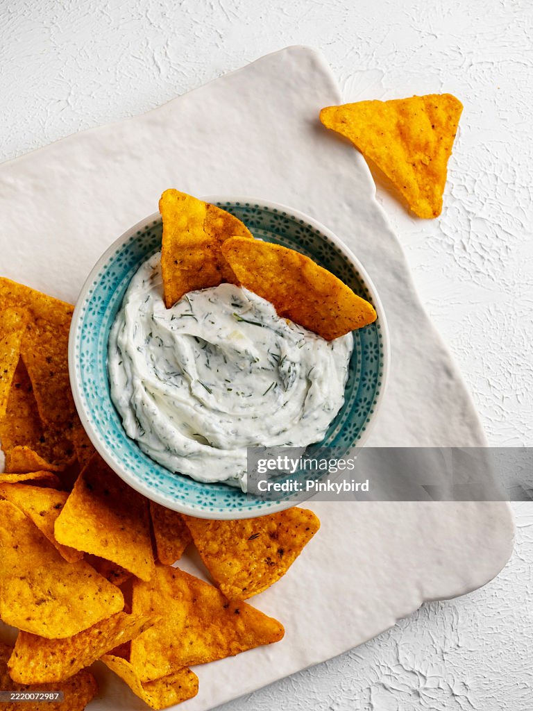 Ranch dipping Sauce. Dipping Sauce with potato chips. Homemade Organic Ranch Sauce. Ranch dipping sauce and Chip.