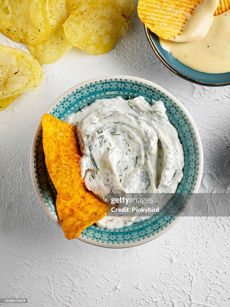 Ranch dipping Sauce. Dipping Sauce with potato chips. Homemade Organic Ranch Sauce. Ranch dipping sauce and Chip.