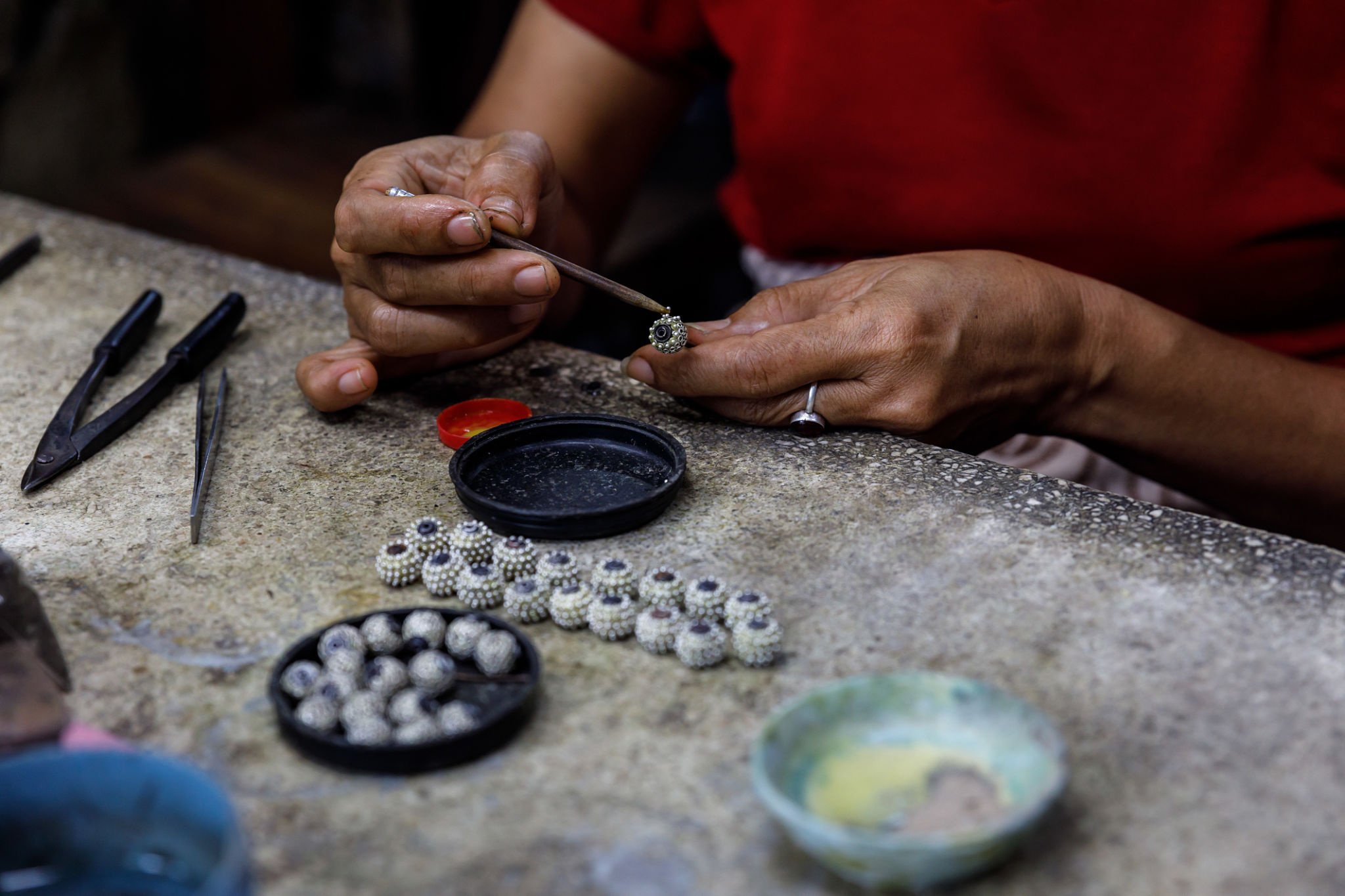 thai jewelry crafting