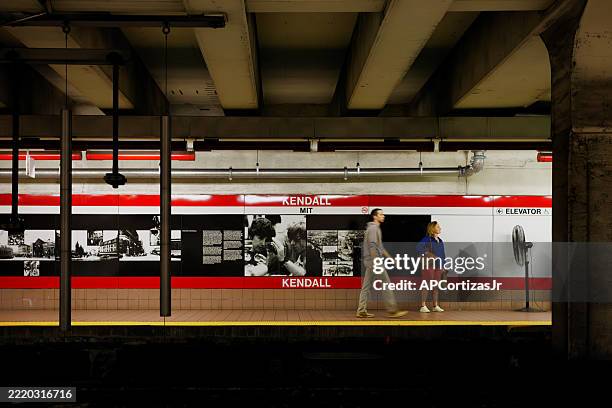 kendall/mit subway station - red line - kendall square - mit - cambridge massachusetts - cambridge massachusetts stock pictures, royalty-free photos & images