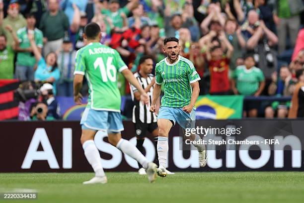 Christian Roldan 1,945 Cristian Roldan Photos & High Res Pictures - Getty Images