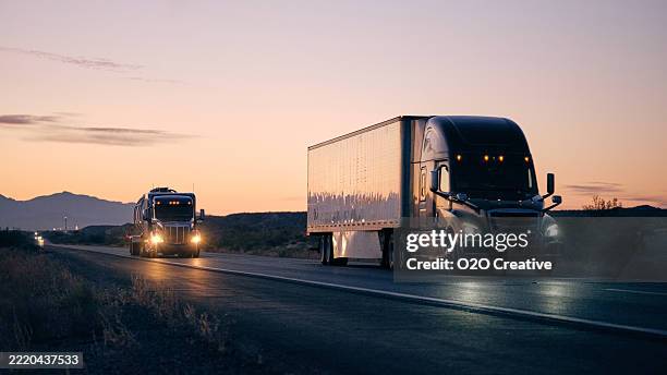 long haul semi truck on a western usa interstate highway - veículo terrestre comercial imagens e fotografias de stock