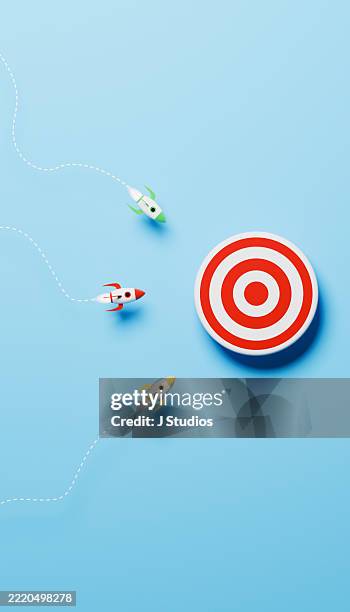 different routes, same destination – colorful rockets converging on a shared goal via unique paths - online launch event stock pictures, royalty-free photos & images