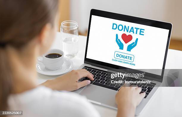 online donation support - doação caridosa imagens e fotografias de stock