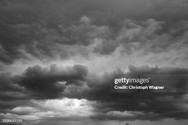 gewitter und sturm - nuvem de tempestade imagens e fotografias de stock
