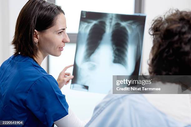 health insurance for senior citizens offers coverage for preventive care services, including regular health check-ups, screenings, vaccinations, and preventive medication. - lunga bildbanksfoton och bilder
