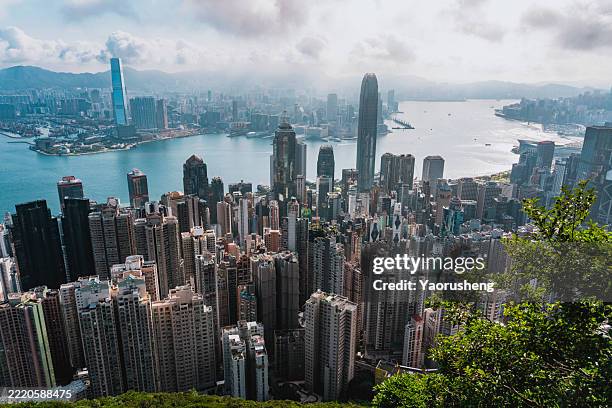 hong kong skyline in the morning - hongkong-eiland stockfoto's en -beelden