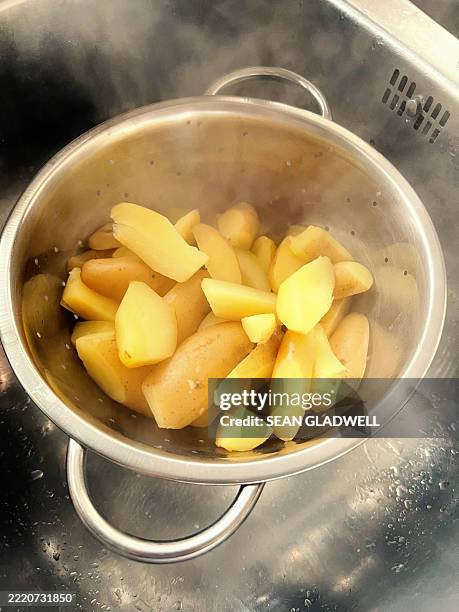 steaming boiled potato - boiled potato stock pictures, royalty-free photos & images
