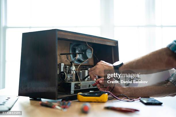technician repairing old radio using multimeter & smartphone - stereo stock pictures, royalty-free photos & images