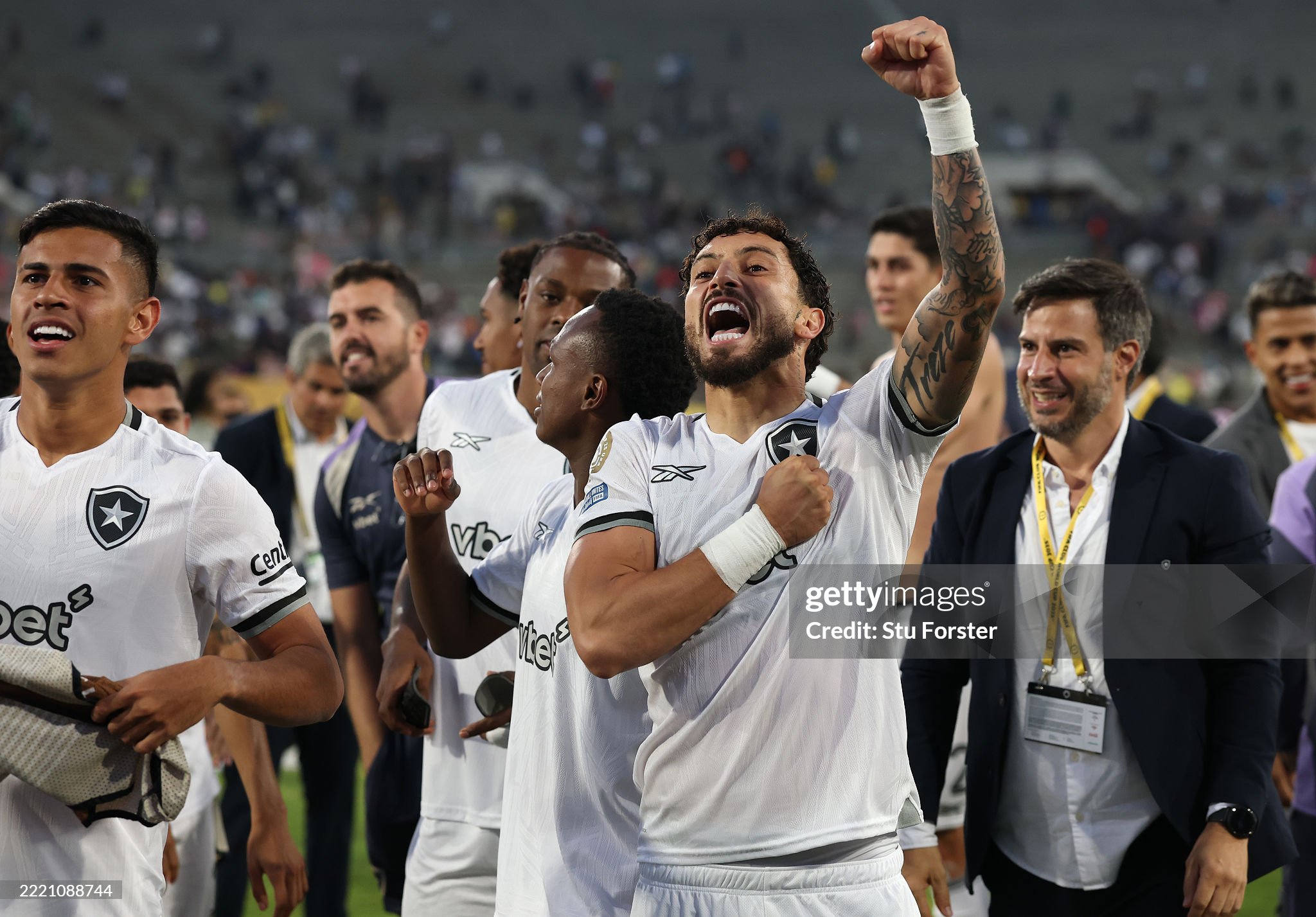 Alex Telles: For someone who was going to meet Mickey, not bad at all...