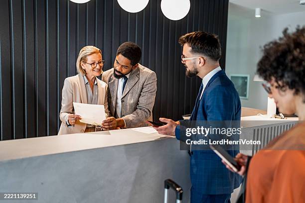 Reception Incheckning 3,117 Hotel Check In Counter Stock Photos, High-Res Pictures, and ...