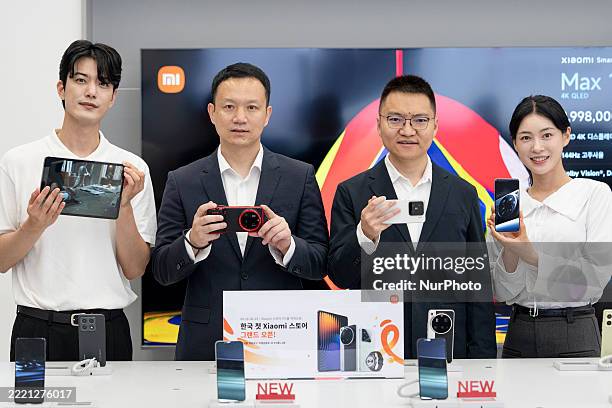 Jony Wu, second from left, head of Xiaomi Korea, and Andrew Li, third... News Photo - Getty Images Jony Wu, second from left, head of Xiaomi Korea, and Andrew Li, third... News Photo - Getty Images